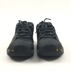 Men’s Keen Hiking Shoes Used in Great Condition.
